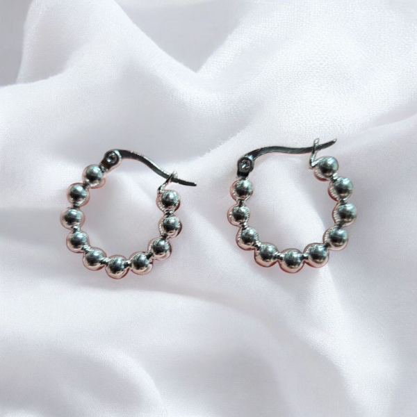 Producto - Argollita bolitas acero blanco 1.5cm