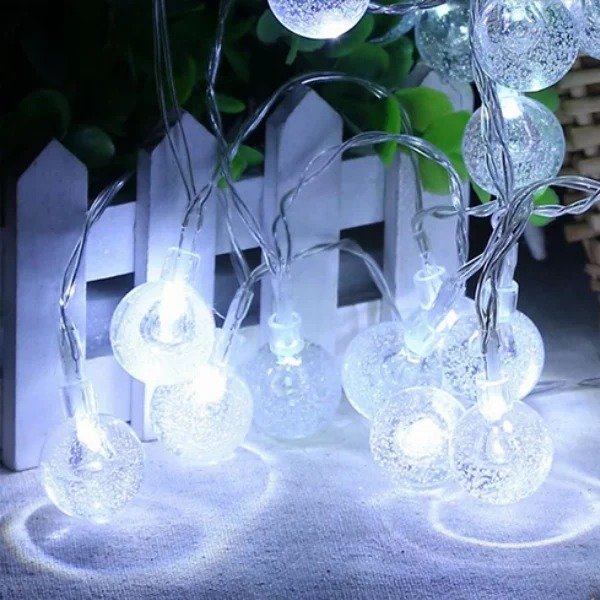 Producto - Guirnalda de bolitas transparente blanco frio x 4 mts electrica