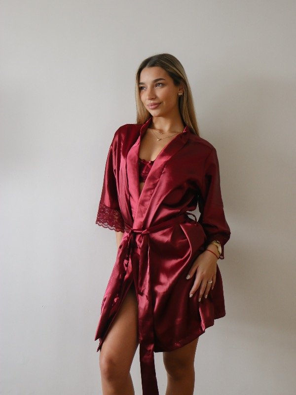 Producto - Bata de satén bordo