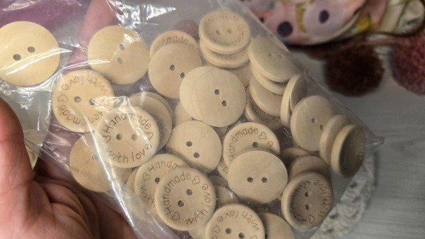 Producto - Boton madera. frase Handmade with love grande 2.5cm x 25 unidades - 2