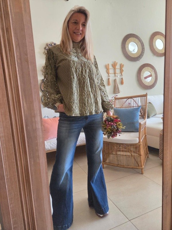 Producto - BLUSA VAR'S VERDE SECO CON ENCAJE