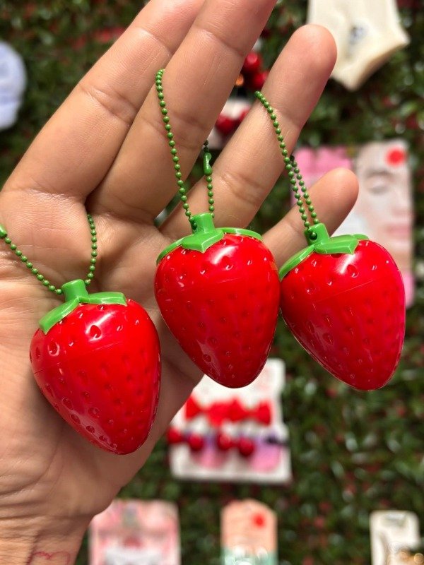 Producto - Bálsamo mas llavero frutillita