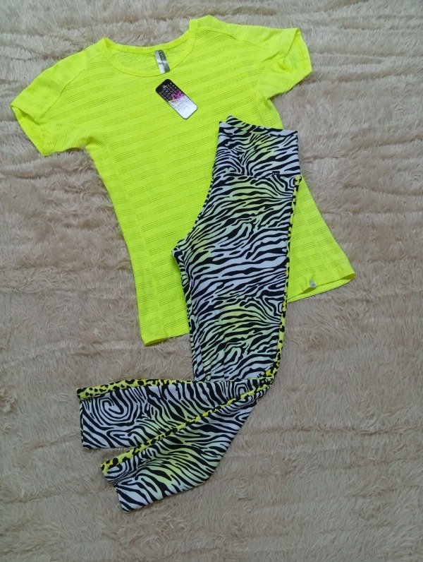 Producto - Chupín azebrado y remera mangas cortas