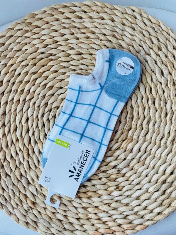 Producto - Medias rayadas celeste