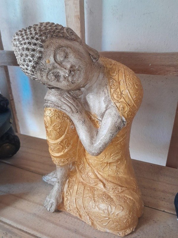 Producto - Buda soñadora pintada