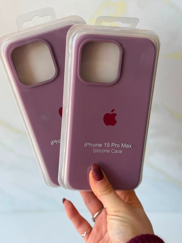 Producto - Silicone case IPhone 15 pro max black currant manzana clara