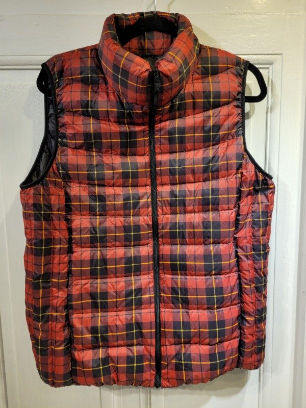 Producto - Chaleco UNIQLO puffer de pluma Talle XL - PRECIO: 87X