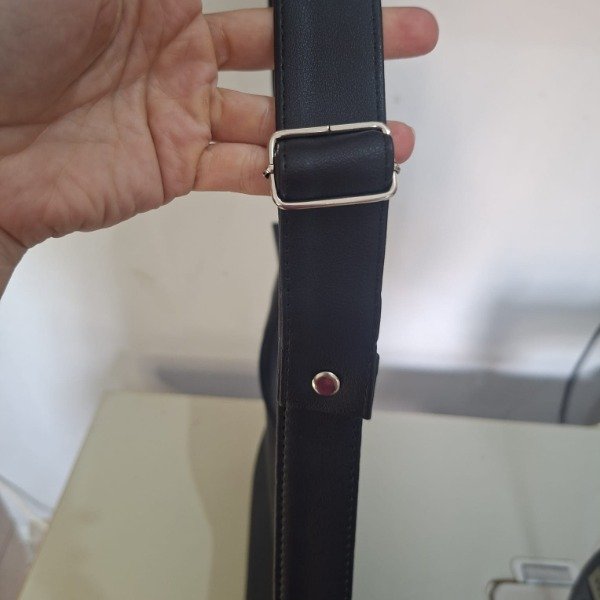 Producto - Cartera Lita negra con regulador - 1