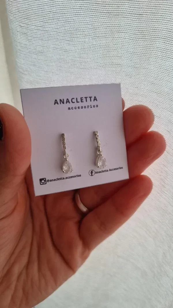 Producto - Aros colgantes gotitas engarzadas blancas plata925