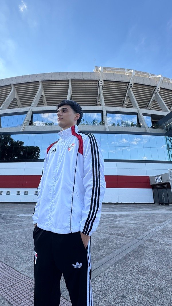 Producto - Campera Rompeviento UBP Temporada 2026