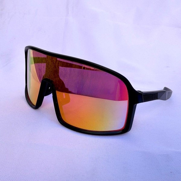 Producto - LENTES DEPORTIVOS GRANDES MARCO NEGRO Y LENTE ROJO