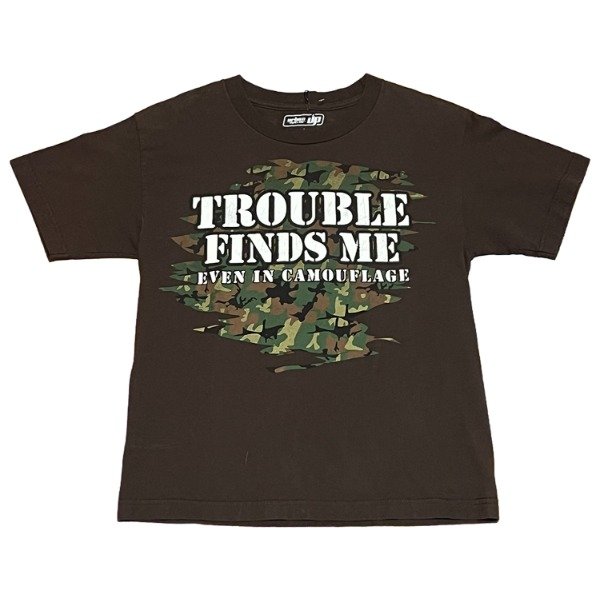 Producto - Remera Trouble Finds Me