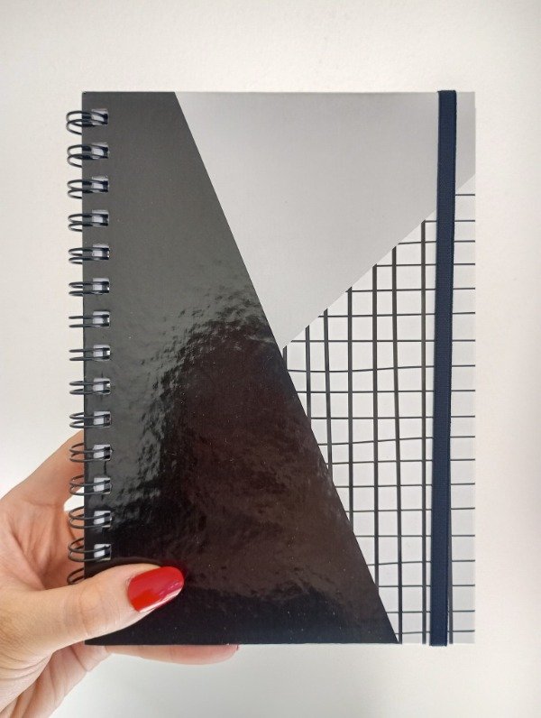 Producto - Cuaderno Negro. Hojas rayadas