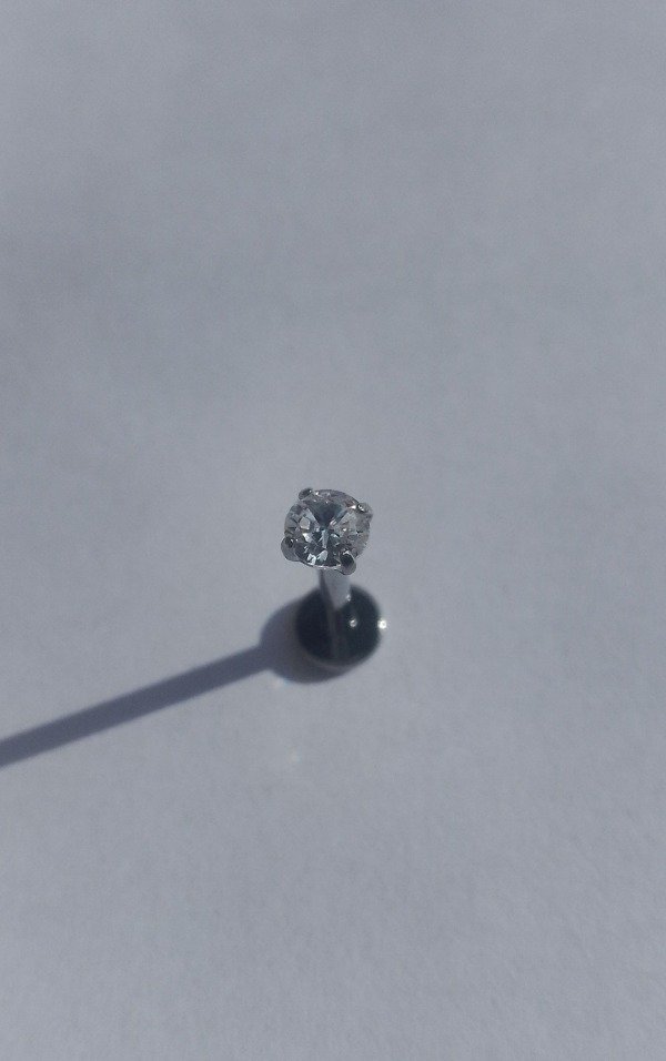 Producto - Labret engarzado  titanio