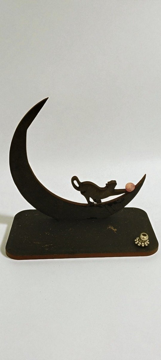 Producto - Portasahumerio Gato Estirado Buscando Bola