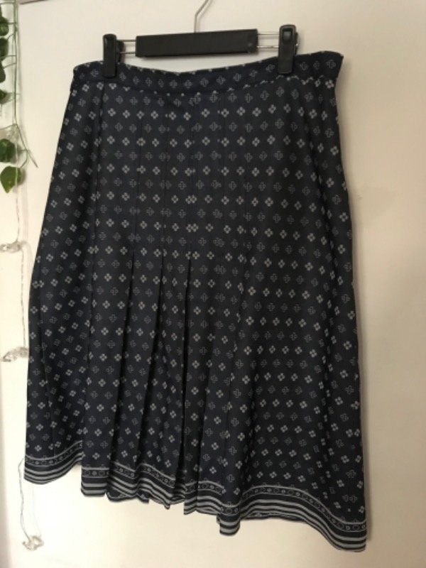 Falda florcitas azules