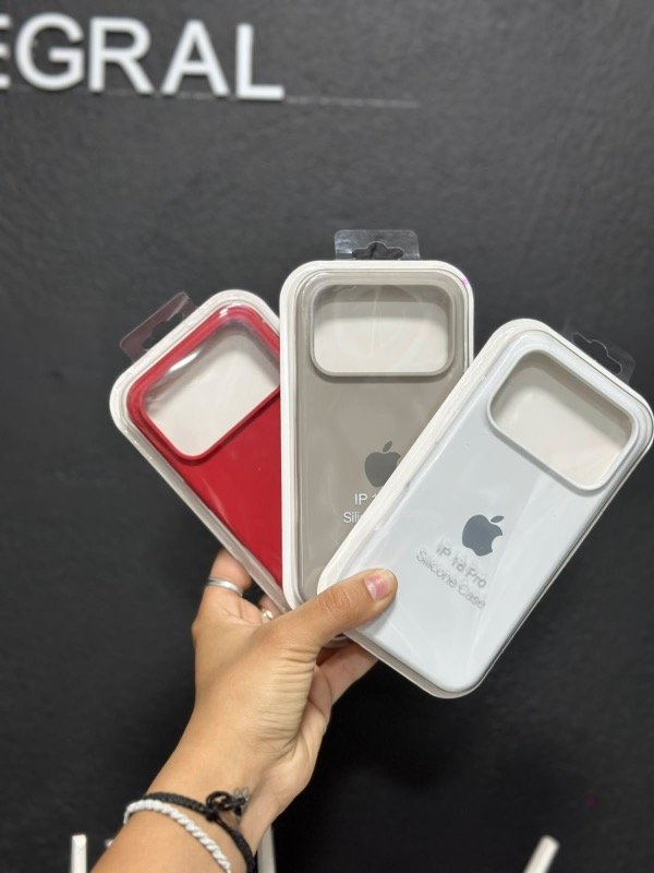 Producto - Funda de Silicona para iPhone 18 Pro - 1