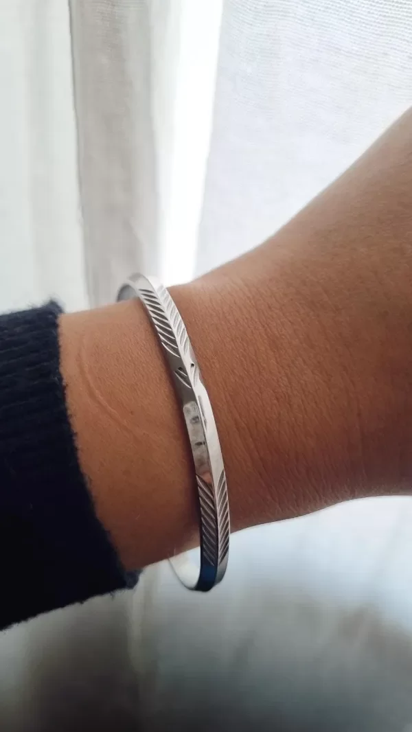 Producto - Esclava gruesa labrada flecha Aq