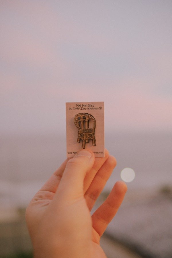 Producto - Pin Metálico - Silla MDP