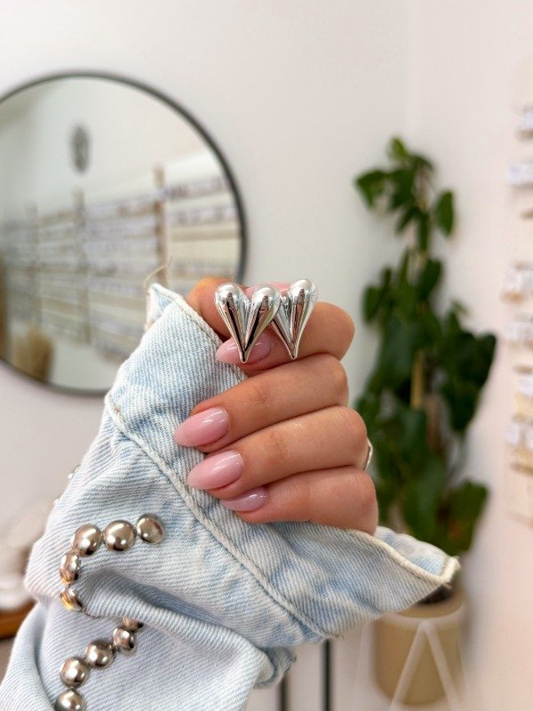 Producto - Aritos plateados corazon liso alargado