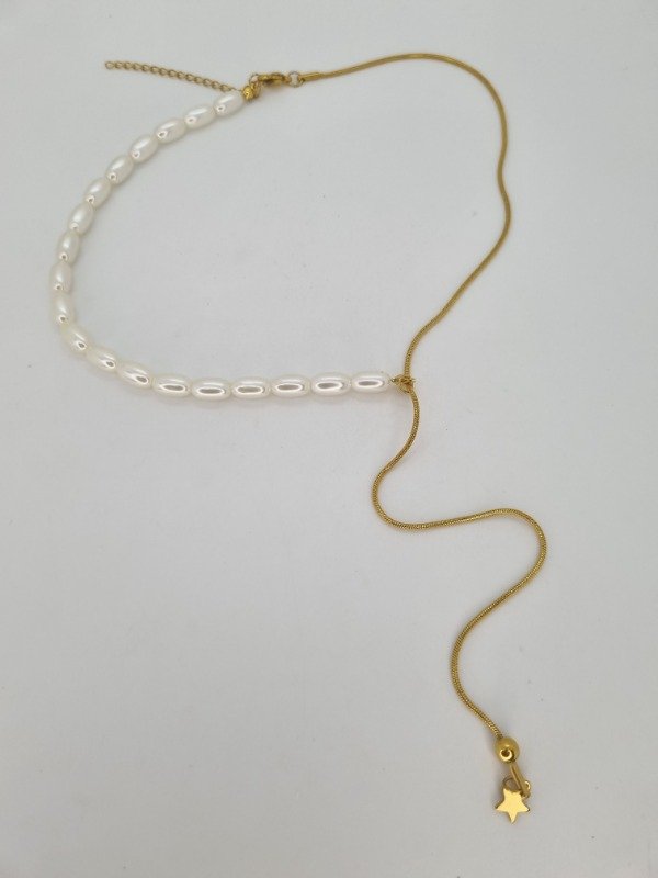 Producto - Cadena acero dorado tipo corbatero mitad perlas