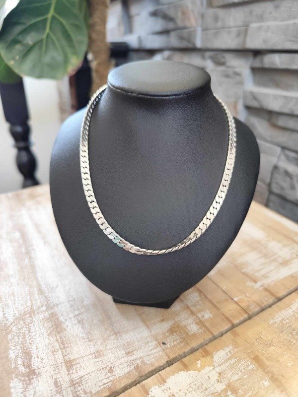 Producto - Collar plano macizo. Acero quirúrgico.