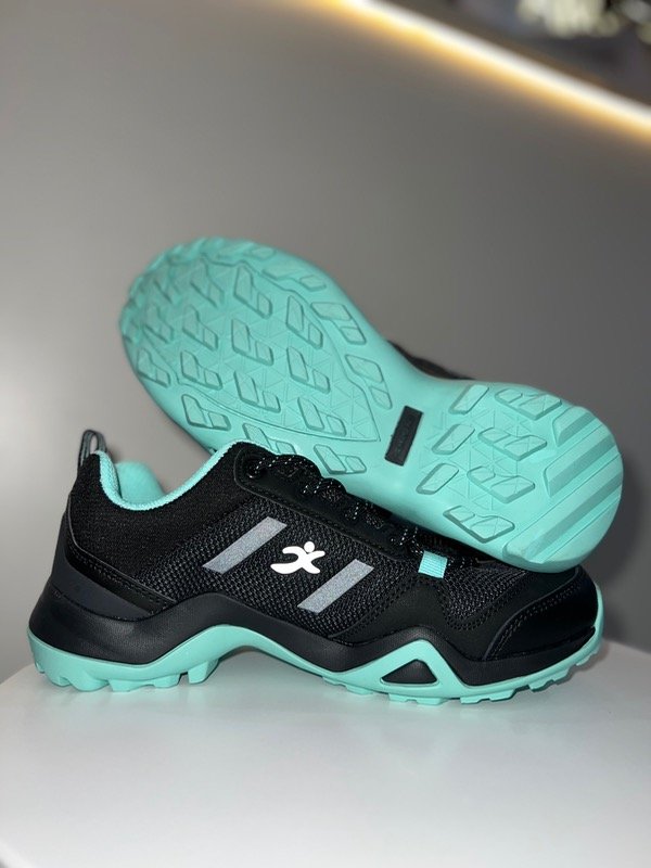 Producto - Zapatillas negras trekking 036