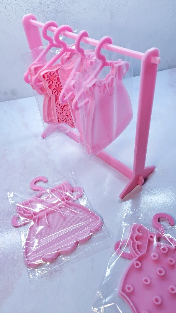 Producto - Set perchero + 10 perchas + 4 cortantes ropa