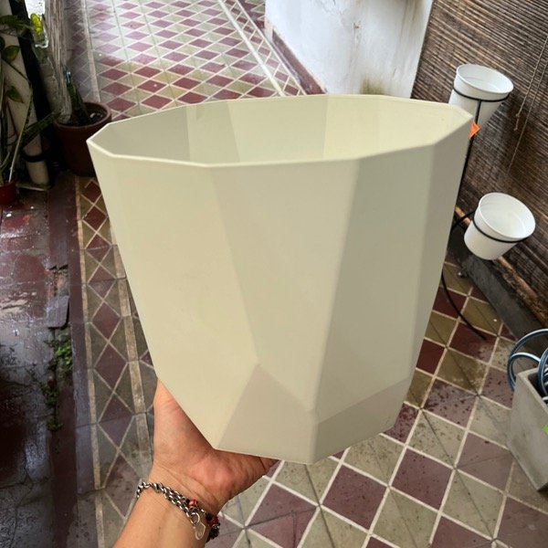 Producto - Maceta FACETADA N24