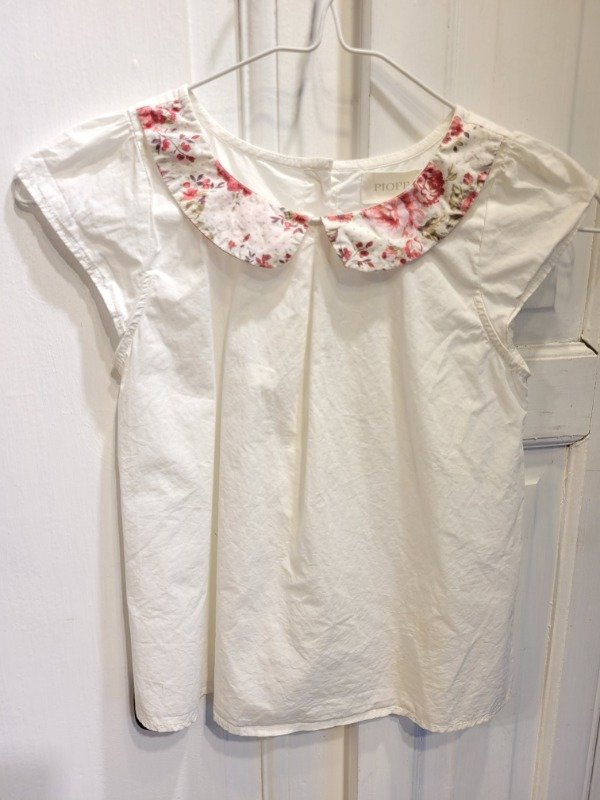 Producto - Remera PIOPPA blanca cuello floreado Talle 8 años - PRECIO: 11X