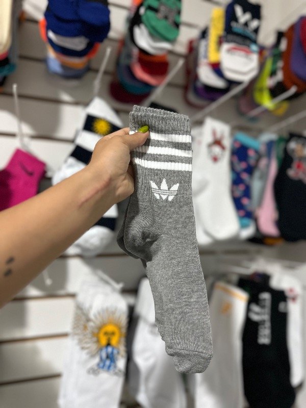 Producto - Adidas gris Tennis