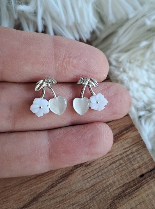 Producto - AQA0196 Aro Corazon/Flor Blanco