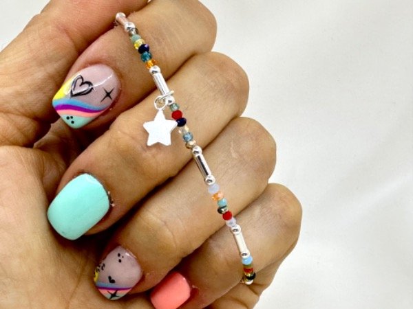 Producto - Pulsera con bolitas de plata, piedras de colores y dije estrella