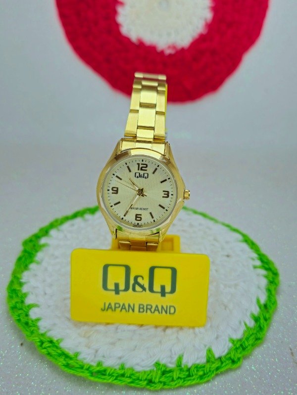Producto - Reloj Q Q dama dorado