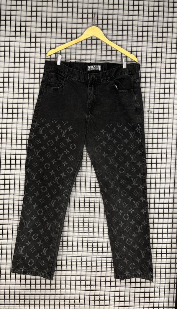 Producto - JEANS MOM NEGRO LV