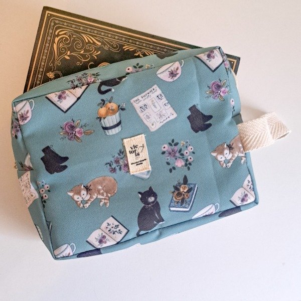 Producto - Neceser Porta Libros Gatitos Verdes IMPERMEABLE - 3