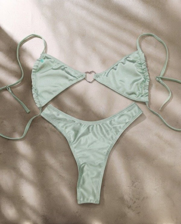 Producto - Bikini simil raso con avio metalico de cora AL COSTO
