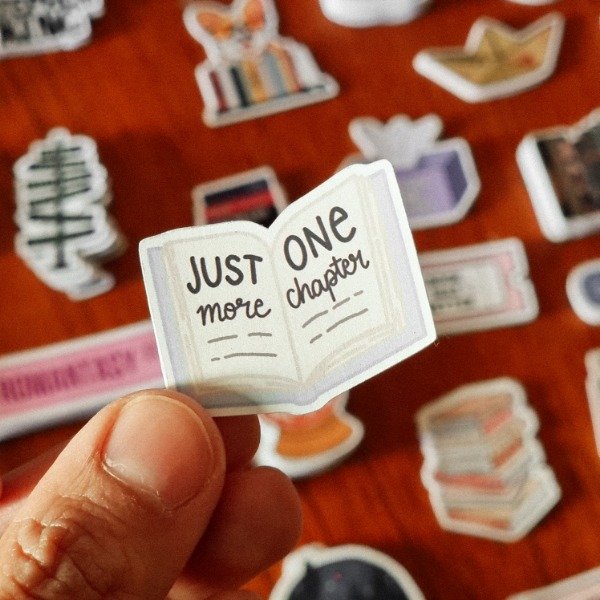 Producto - STICKER JUST ONE MORE CHAPTER