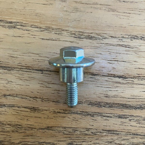 Producto - 106 - Tornillo tapa de válvulas M6x21.5