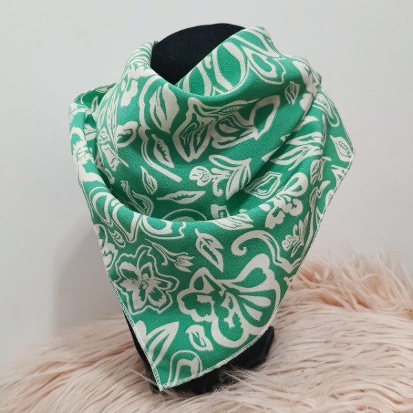 Producto - Pañuelo de seda 50x50cm verde