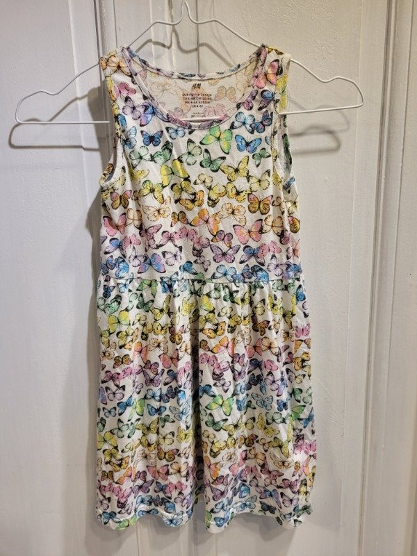 Producto - Vestido HyM con mariposas Talle 4/6 años - PRECIO: 13X
