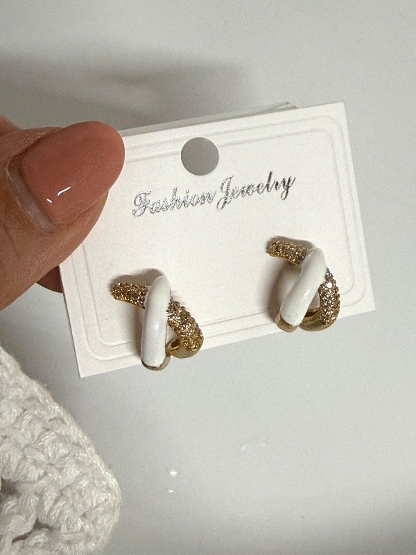 Producto - AD466 Aros pasantes cruz con micropave y esmaltada 1,5 cm