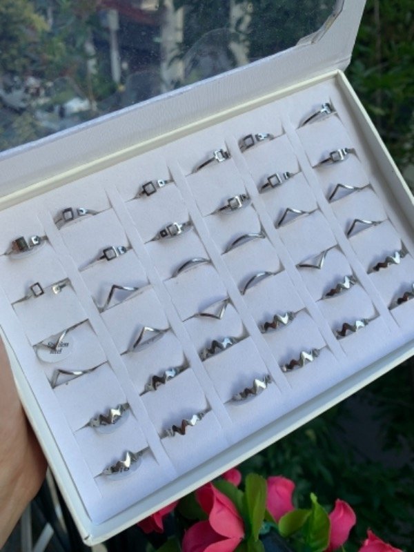 Producto - 36 anillos de acero modelo cuadradito  y onda