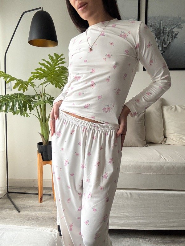 Producto - Pijama Algodon Soft Blanco con Florecitas - 1