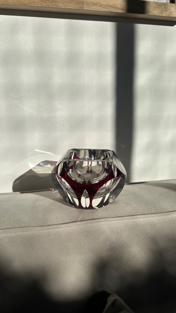 Producto - Cenicero cristal checoslovaco bordó