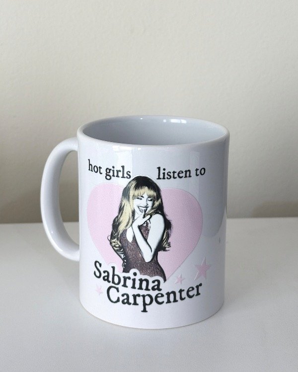Producto - Taza HOT GIRLS LISTEN TO SABRINA - Taza de Sabrina