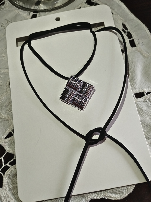 Producto - ( 2640) Chocker Cubo Plateado
