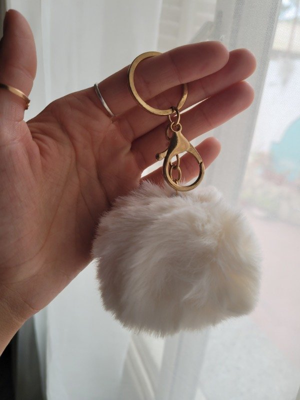 Producto - Llavero - bag charm pompon blanco