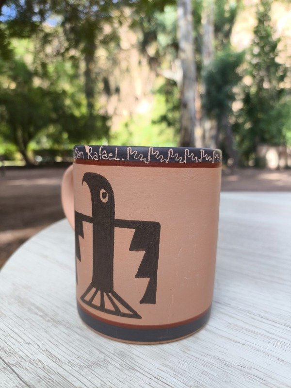 Producto - Jarro Cerámico Artesanal con Diseño Inspirado en el Arte Andino