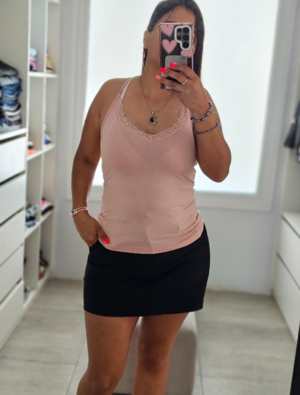 Producto - MUSCULOSA V PUNTILLA